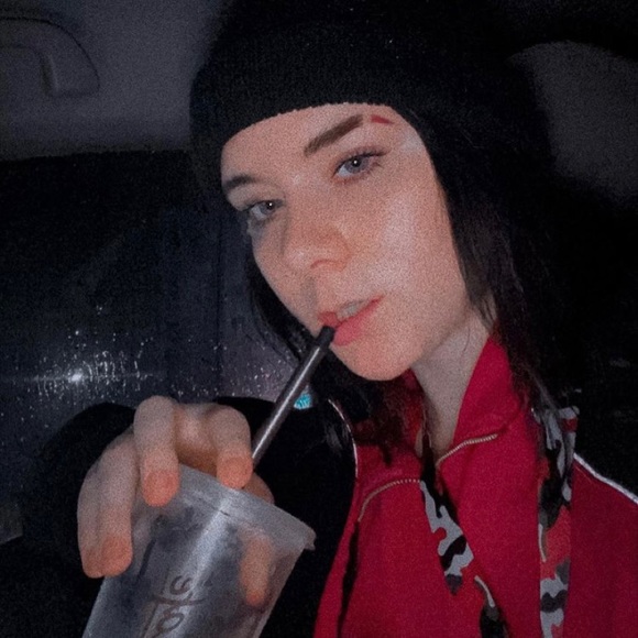 🖤Get To Know Me🖤 - Picture 1 of 3